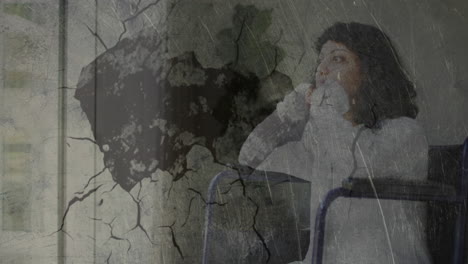 abstracta textura raspada superposición contra estresado mujer discapacitada sentada en silla de ruedas