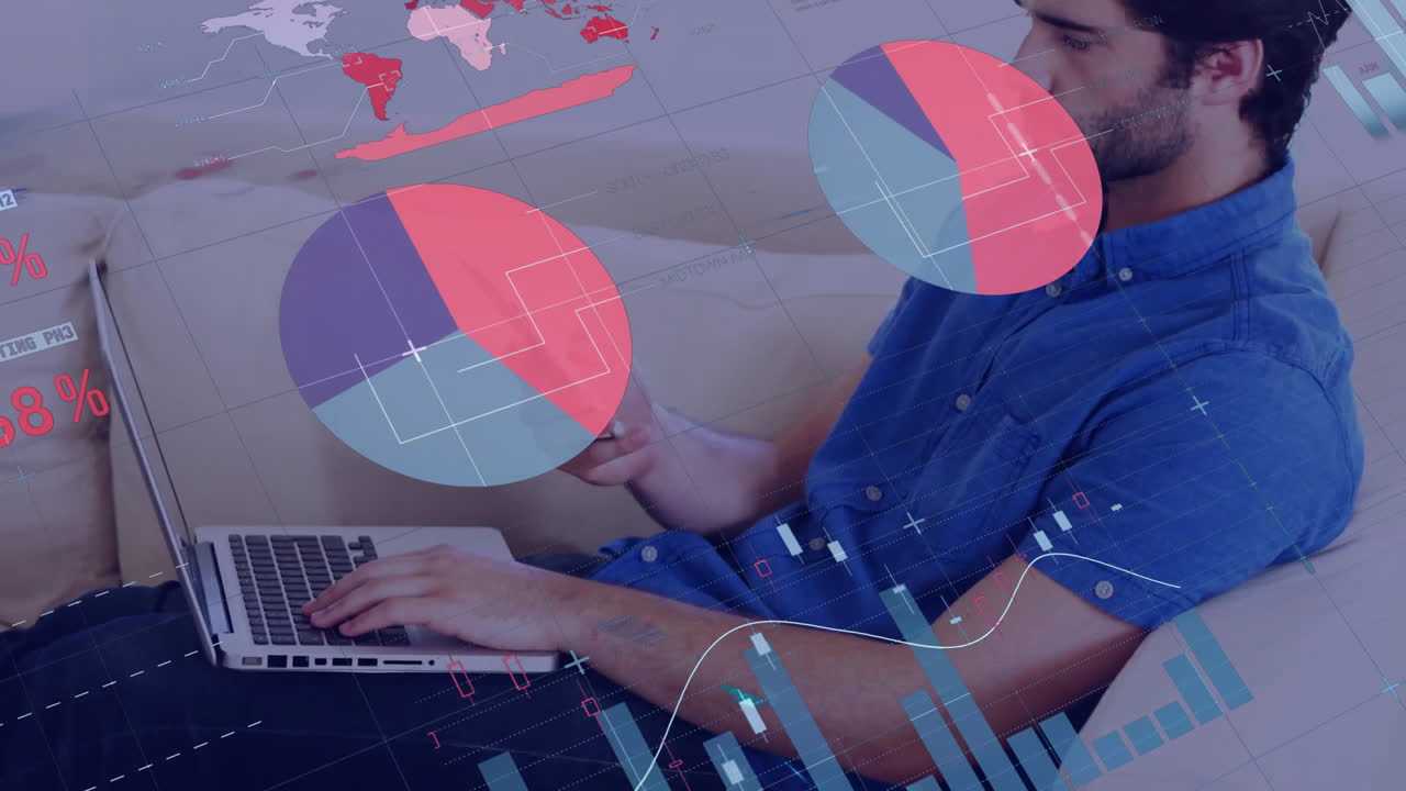animación de la interfaz infográfica, hombre caucásico trabajando en una computadora portátil y hablando en el teléfono móvil en casa
