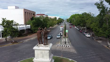 Slow-aerial-pass-showing-the-monument-to-Francisco-de-Montejo-on-the-Paseo-de-Montejo-in-Merida,-Yucatan,-Mexico