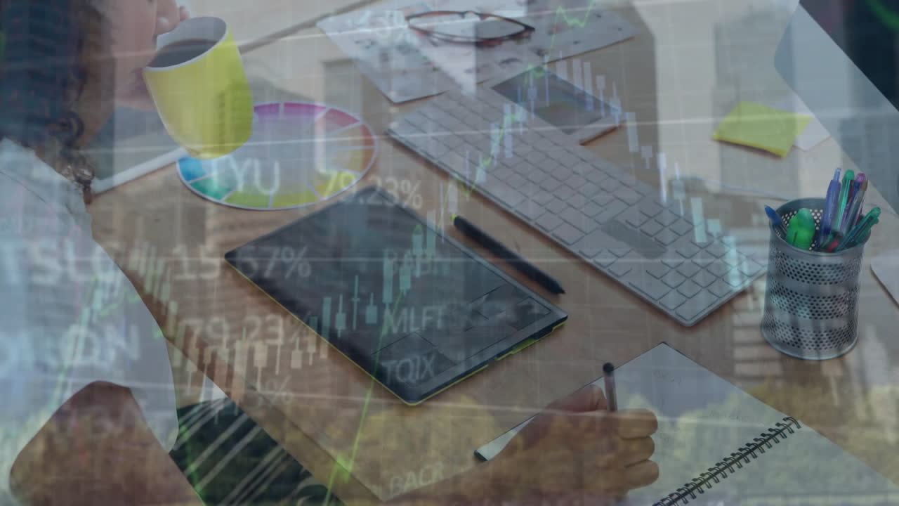 animación de procesamiento de datos financieros y paisaje urbano sobre mujer de negocios afroamericana en la oficina