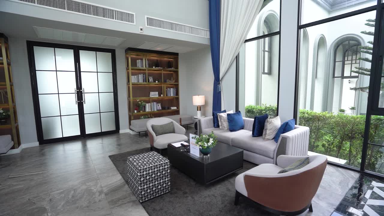 ダブル・ボリューム・リビング・ルームのインテリアデザイン