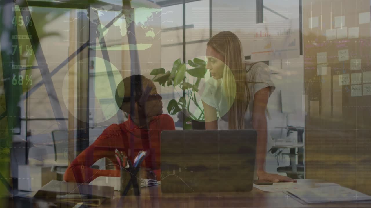 animación de gráficos y datos sobre diversos compañeros de trabajo en la oficina