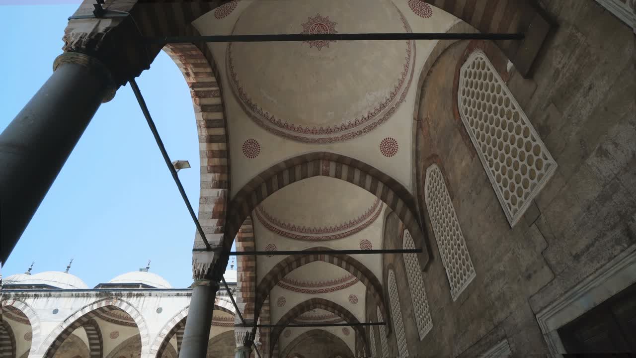 el pasillo de la mezquita azul de estambul, estambul, turquía