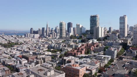 Wide-descending-aerial-shot-of-downtown-San-Francisco,-California-from-Lombard-Street-on-Russian-Hill