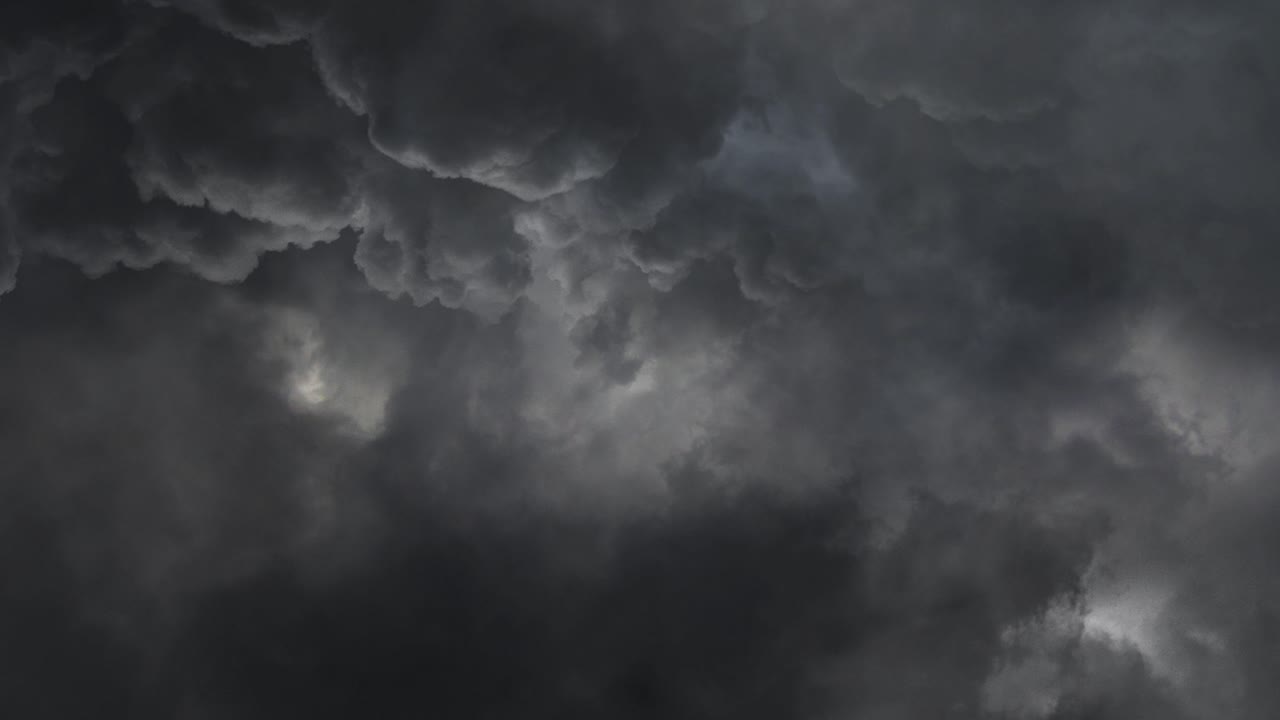 雷雲と稲妻 4K