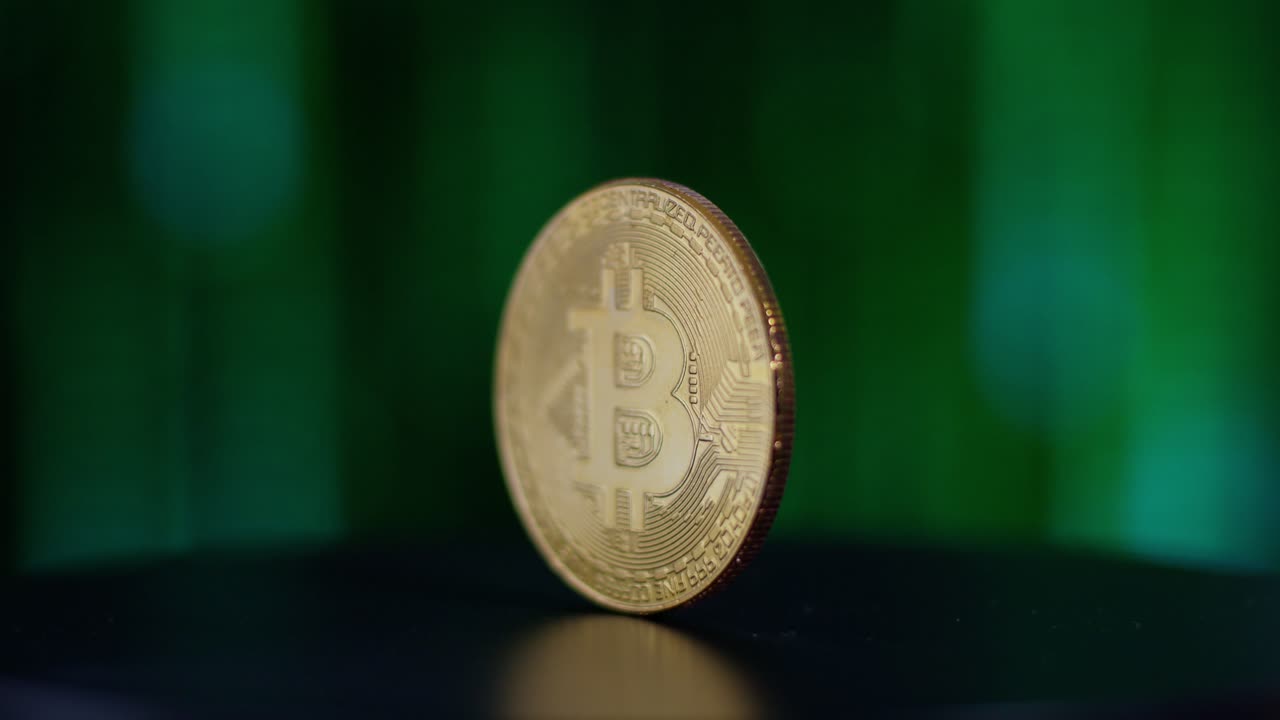 bitcoin girando alrededor de 360 con código en segundo plano
