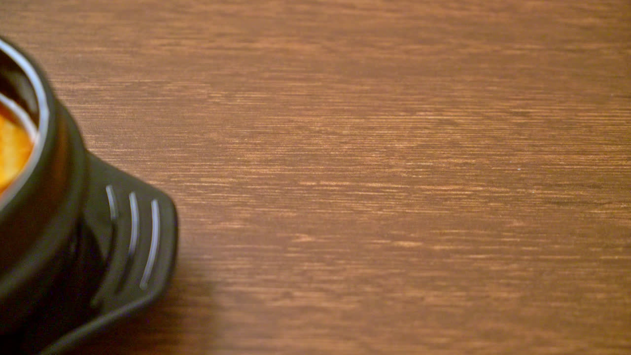 'kimchi jjigae' o sopa de kimchi con tofu suave o estofado de kimchi coreano - estilo tradicional de comida coreana