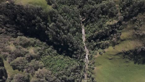 Top-shot-of-river-flow-in-Quebrada-del-Portugues,-the-town-of-Tafí-del-Valle-in-Tucumán,-Argentina