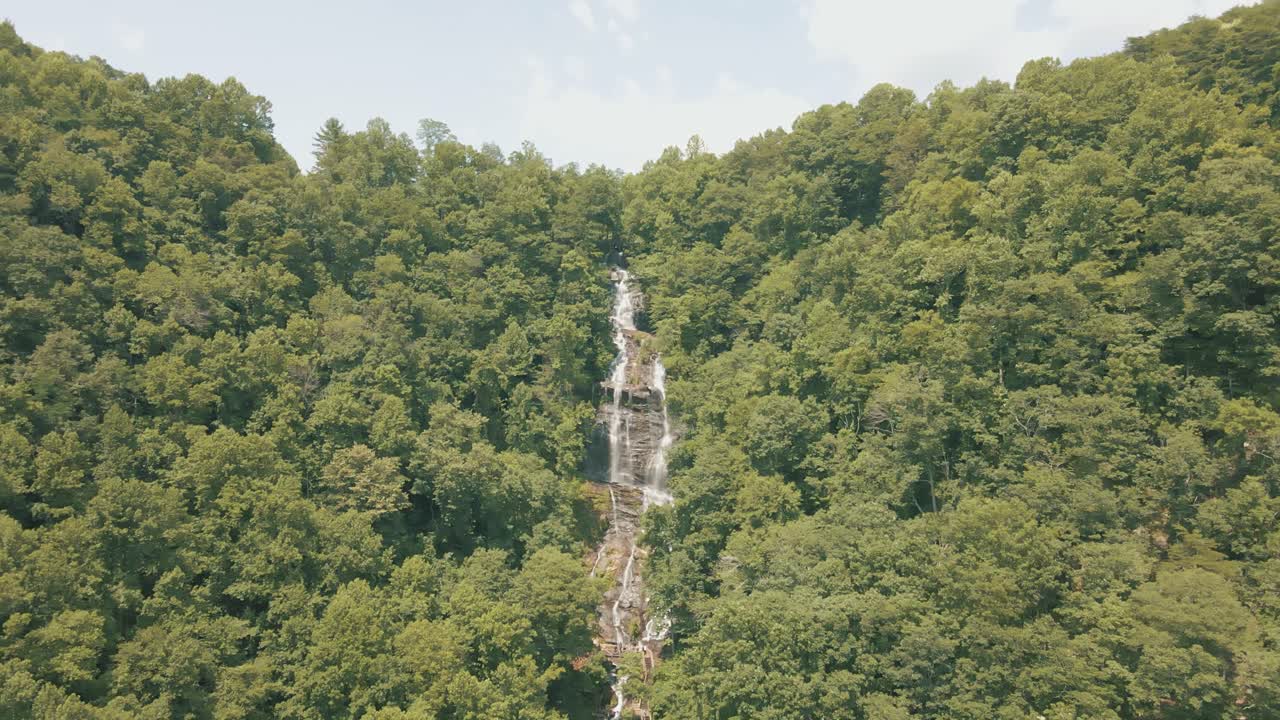 Stunning drone footage reveal of Amicalola Falls in Georgia