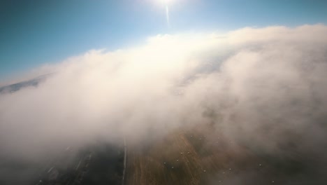 Einige-FPV-Flüge-Am-Frühen-Morgen-über-Einem-Feld