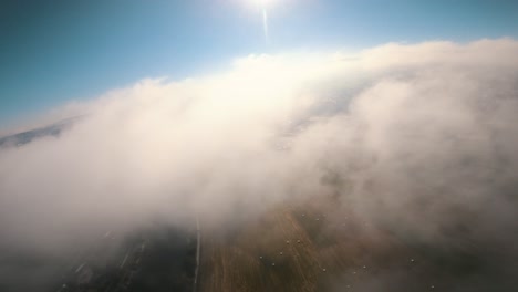algunos vuelos fpv temprano en la mañana sobre un campo