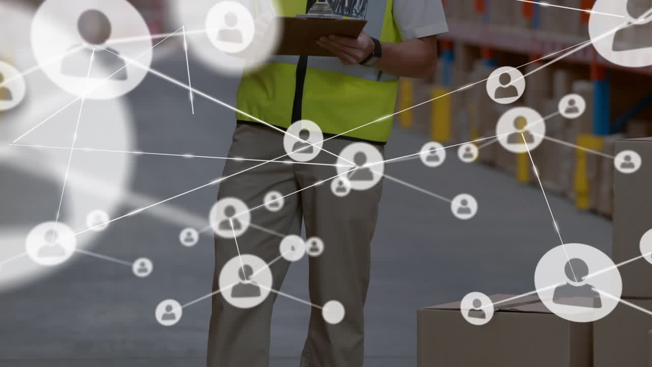 animación de una red de conexiones con iconos sobre un trabajador caucásico en un almacén