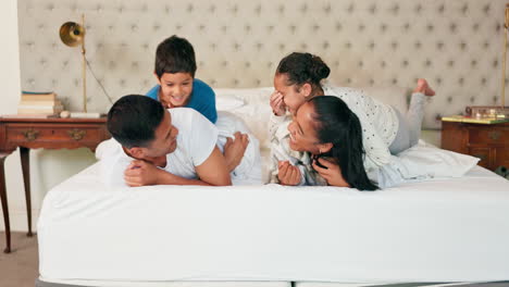 Happy-family,-mom-and-dad-with-children-on-bed