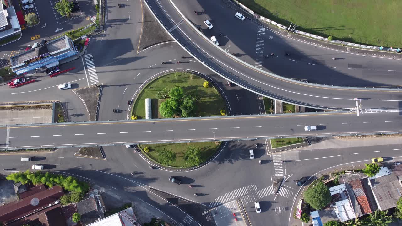 고속도로 교차로의 평면도 드론 영상