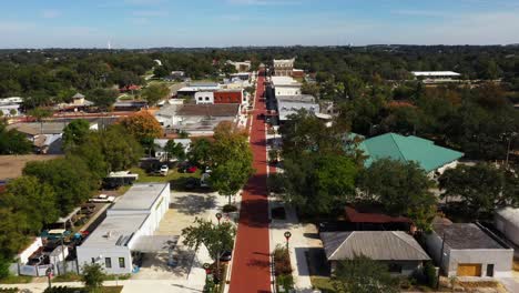 Descripción-Aérea-De-Alto-ángulo-De-Drones-Establecer-El-Centro-Histórico-De-Clermont,-Florida-Al-Mediodía