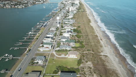 Antena-De-Titulación-Que-Revela-Una-Vista-Escénica-En-La-Playa-De-Wrightsville,-Carolina-Del-Norte