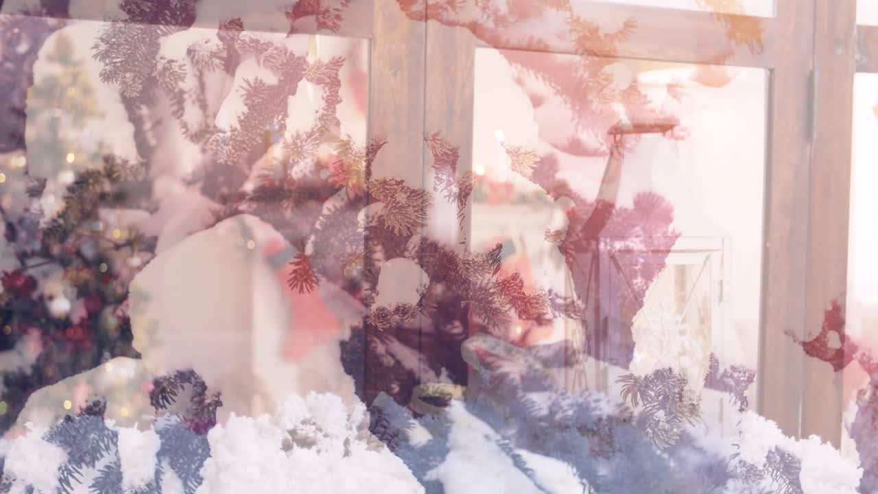 Animação de velas sobre árvores coníferas de inverno com neve