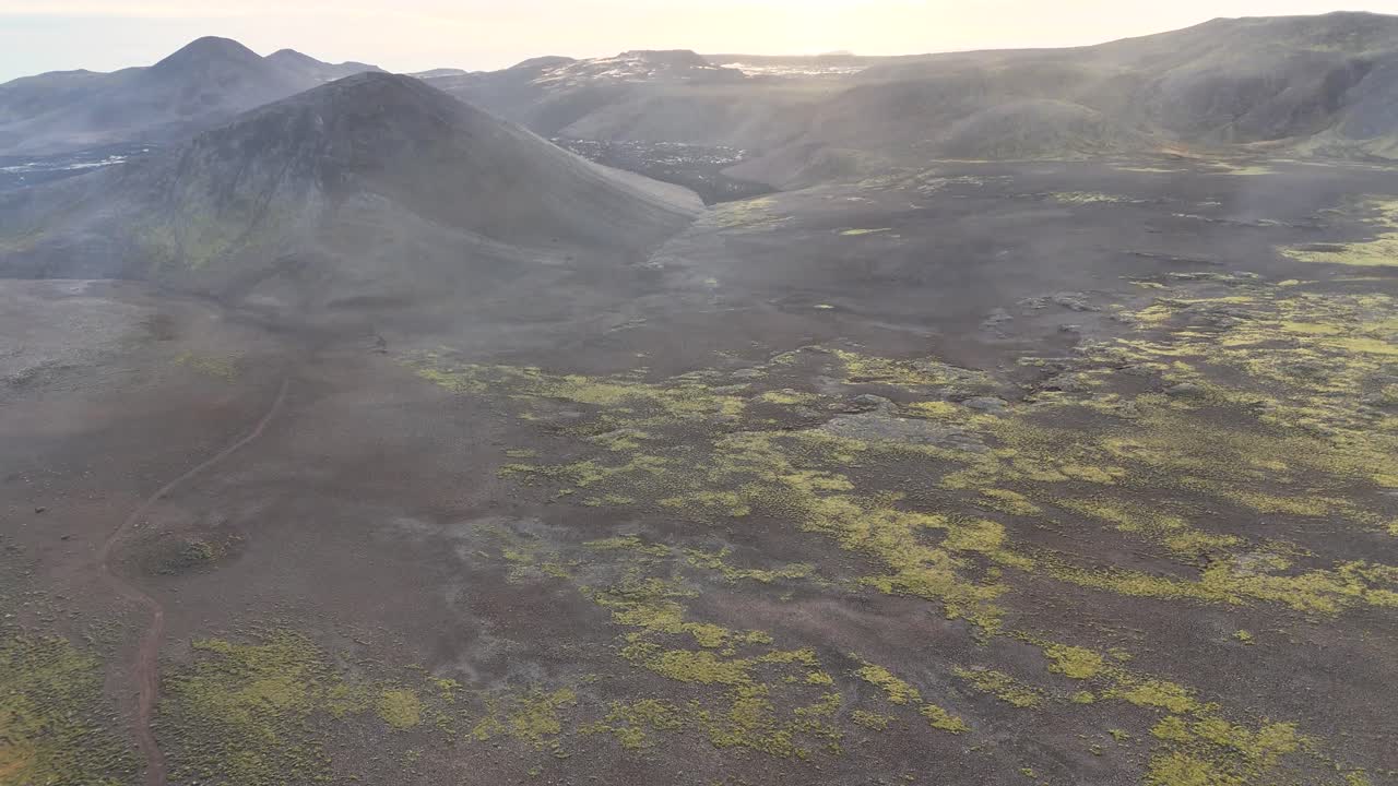 vista de la montaña del volcán de islandia imágenes de drones 4k