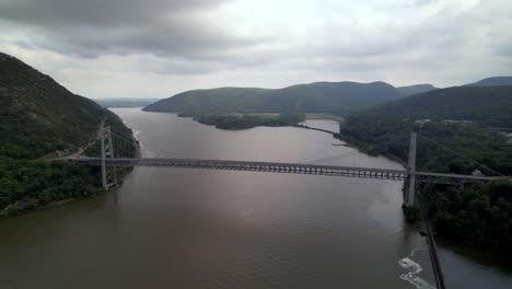 aerial-pullout-from-bear-mountain-bridge-near-highland-falls-new-york,-ny