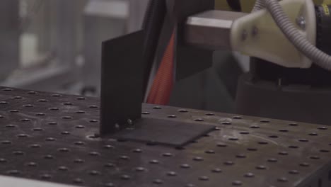 robot industrial para la soldadura de placas metálicas
