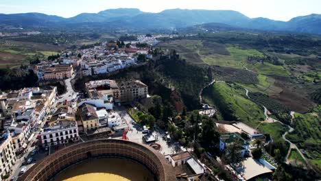 Kameraneigung-Auf-Die-Stadt-Ronda-In-Spanien