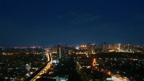 夜のタイムラップス 屋根のストリートビュー バンコクの都市風景