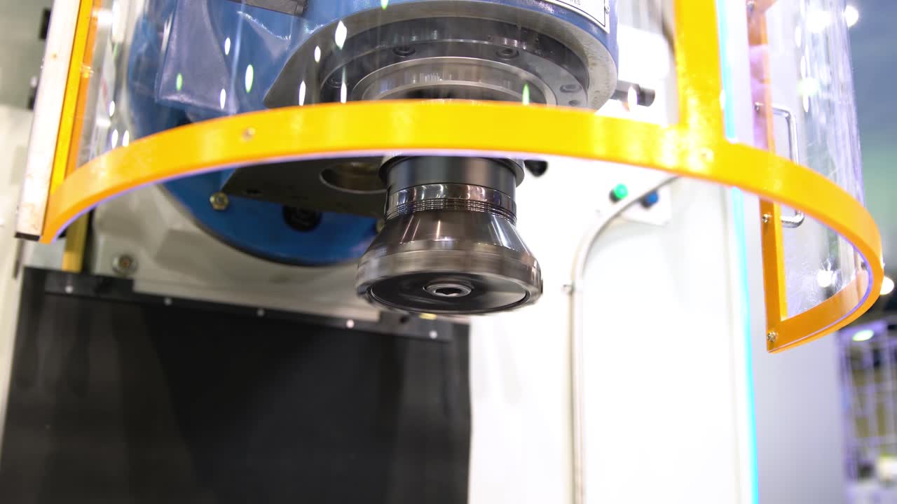 máquina de fresado cnc para el trabajo de metales.