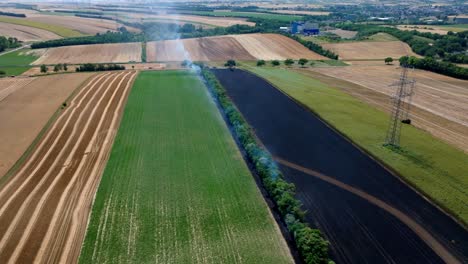 campos quemados después del incendio - disparo aéreo de avión no tripulado