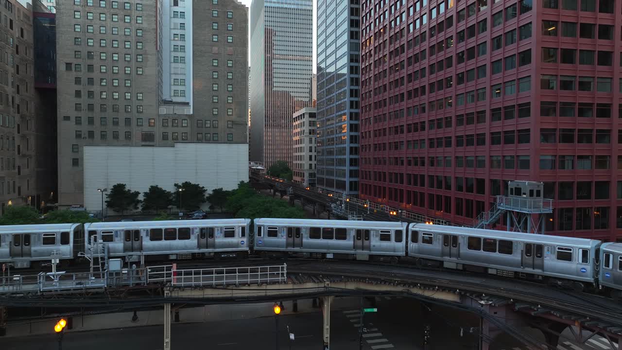 일리노이 주 시카고 시내의 고층 열차