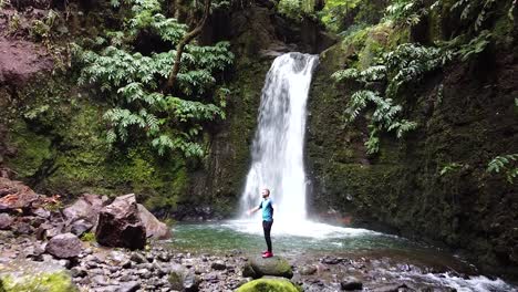 Wasserfall-In-Sao-Miguel,-Azoren