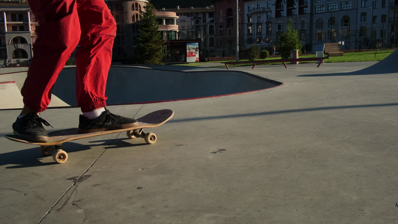 patinaje en un parque de patinaje urbano