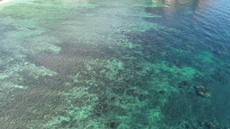 Klares-Wasser-Am-Freedom-Beach-In-Thailand