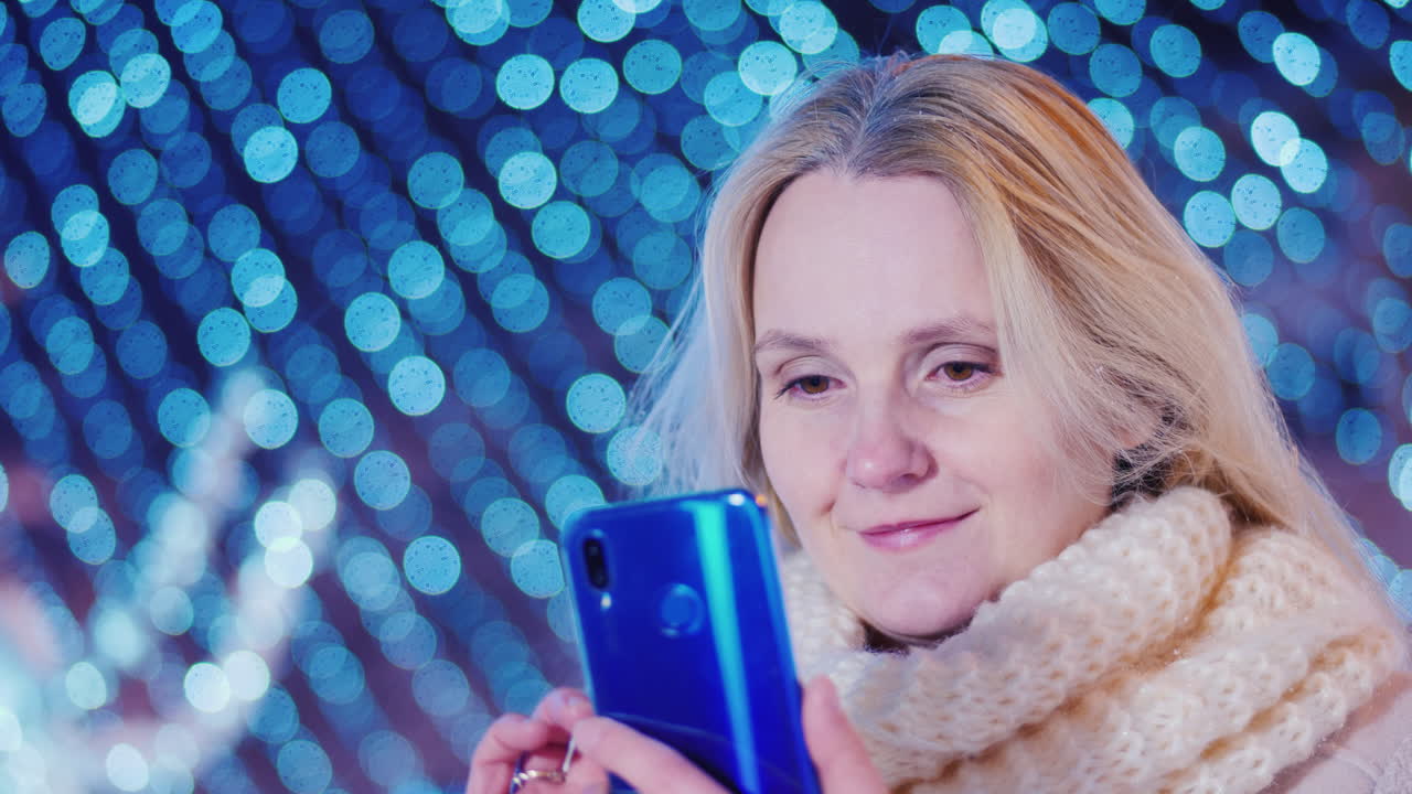 사람들은 새해 캐논 변종에서 즐거운 시간을 보냅니다.