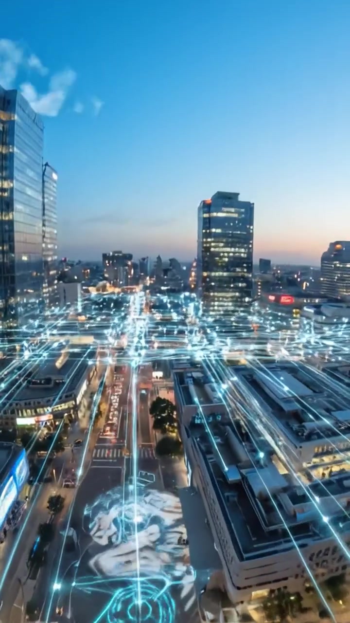 Una vista mozzafiato al crepuscolo di uno skyline moderno della città con edifici illuminati e strade animate, che mostra una vivace vita urbana e tecnologia avanzata.
