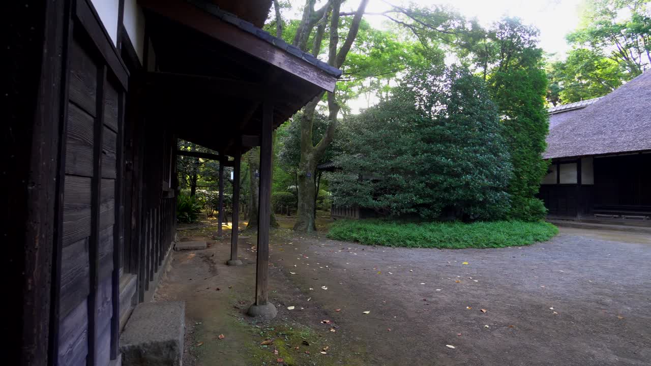 This is a traditional Japanese house of a very important Sake merchant in Tokyo, its architecture is typical of the Edo period (1603-1868)