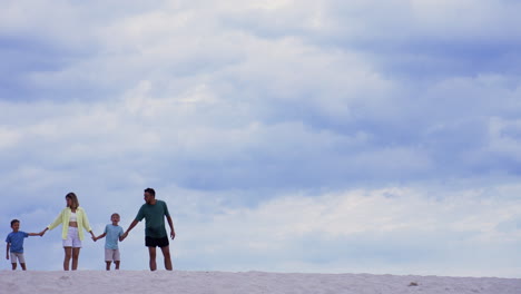 familia-en-la-playa