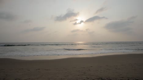 Abend-Am-Strand-Meereswellen-Zeitlupenaufnahme