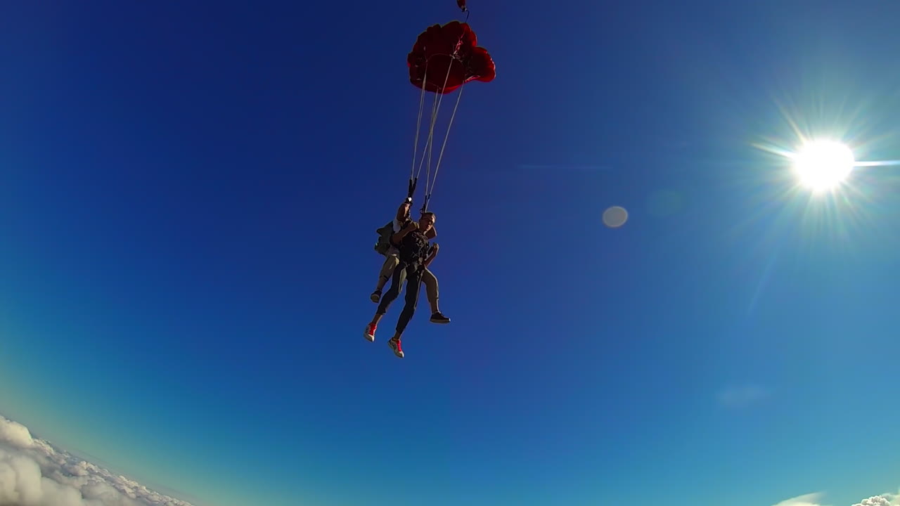 데임 스카이 다이빙 경험