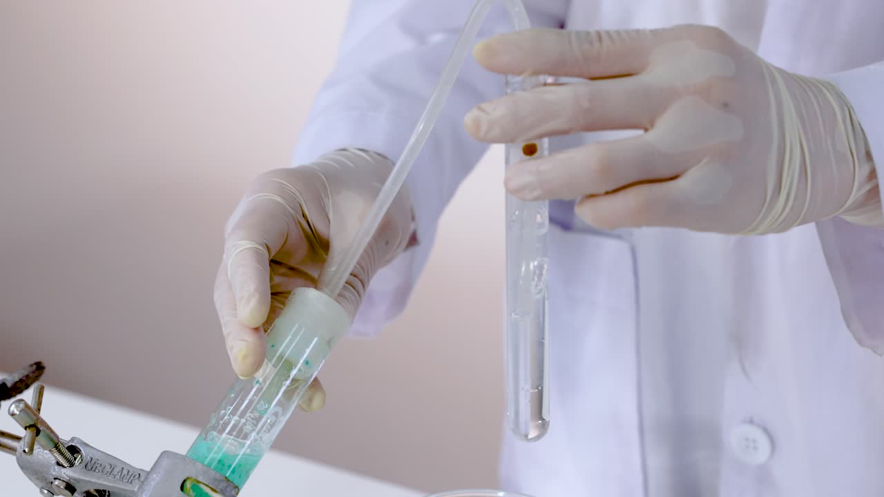 карбонат меди вступает в реакцию с серной кислотой в пробирке