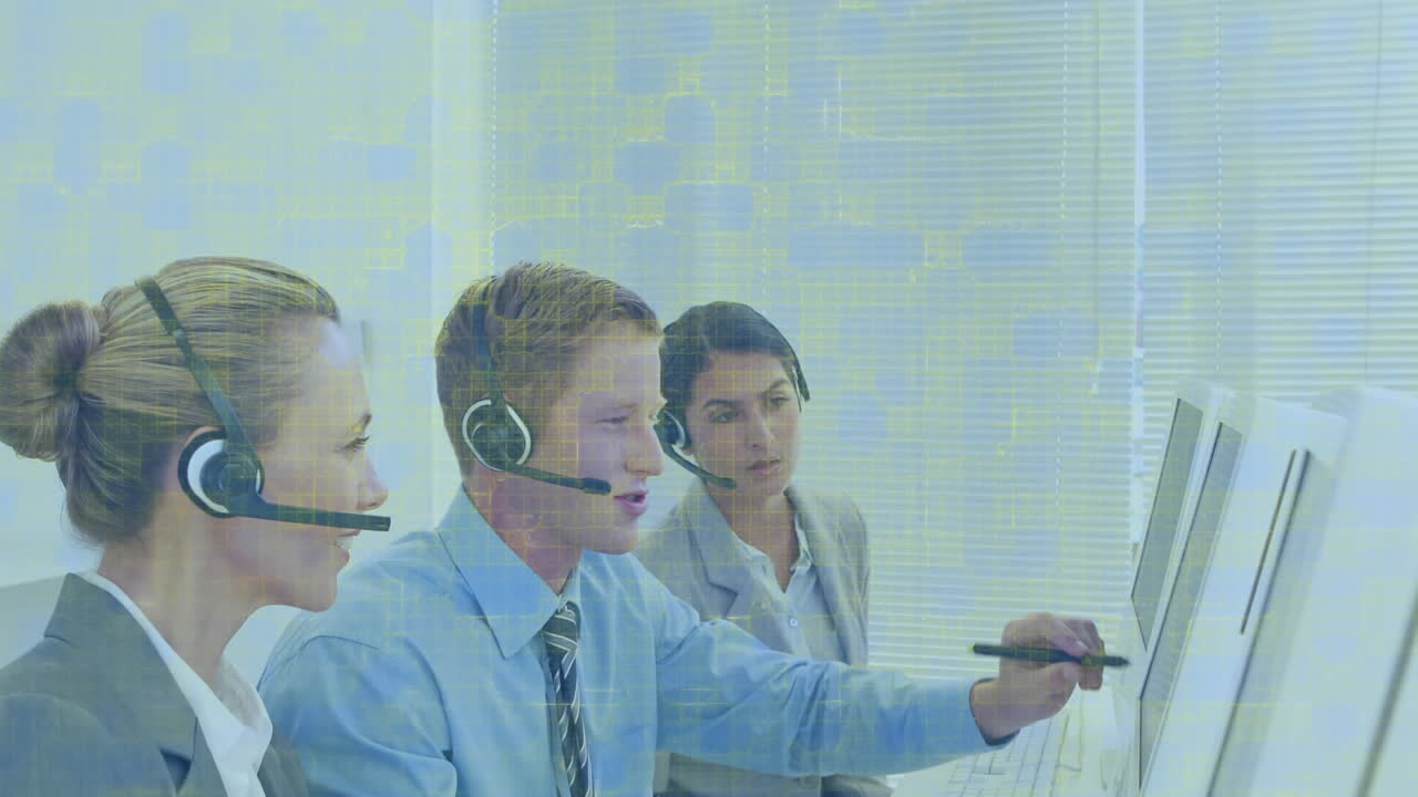 전화 헤드 ⁇ 을 착용 한 사업가 들 을 통한 연결 네트워크 의 애니메이션