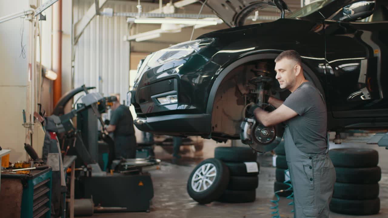 reparación de automóviles en curso