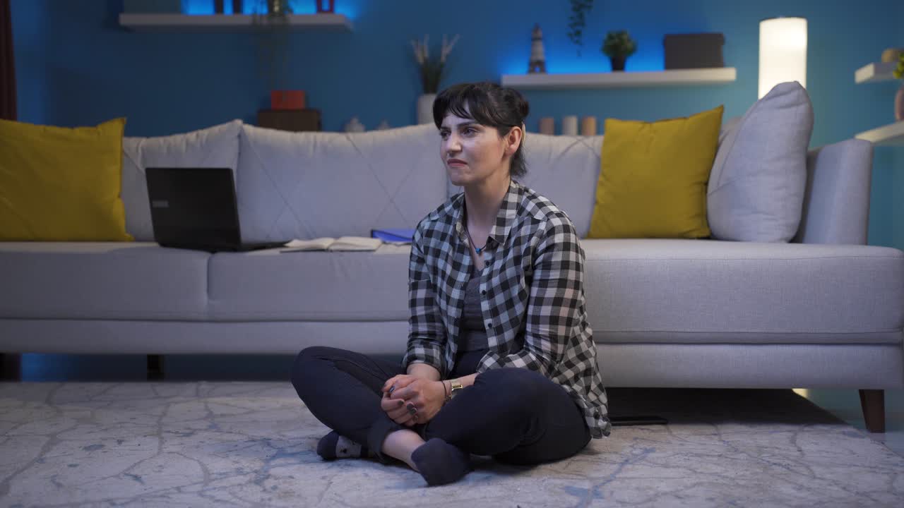 좌절된 여자는 화를 내죠.