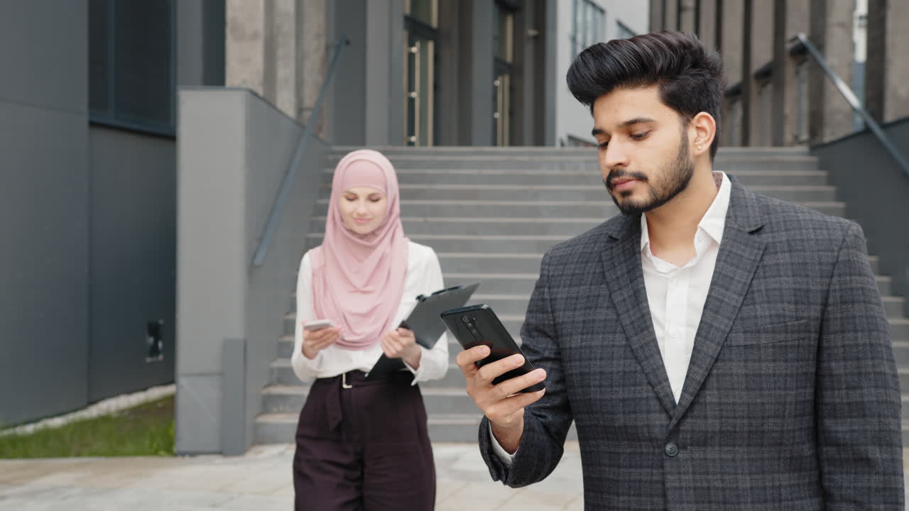 hombres de negocios en conversación