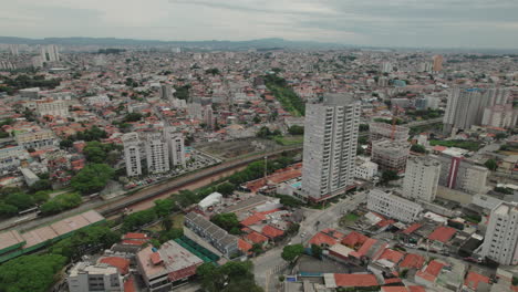 Vista-Aérea-De-Vila-Guilhermina,-São-Paulo.