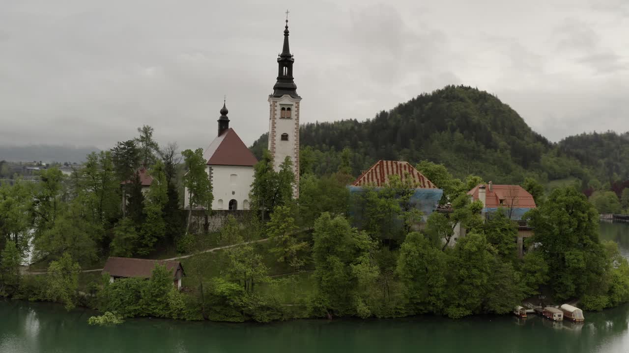 Kirche auf der Insel im Bleder See