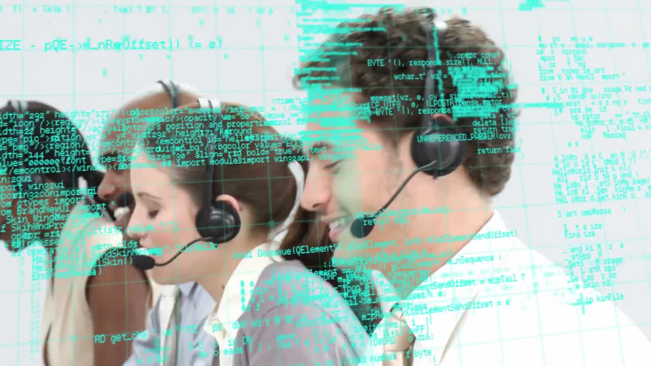 animación del procesamiento de datos sobre personas de negocios que usan auriculares telefónicos