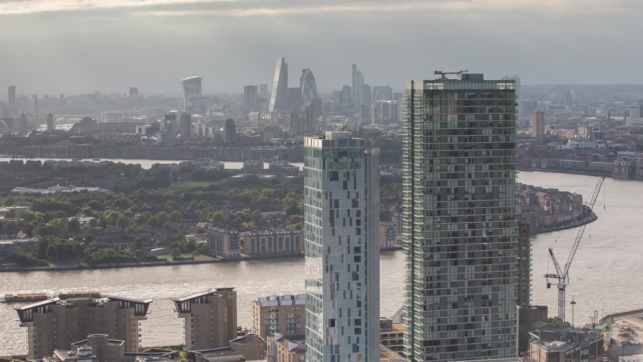 먼 4k 04에서 런던