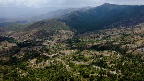 Luftdrohnenansicht-Der-West-Pokot-Chapalleria-Mountains---Kenia