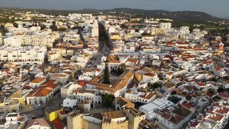 Stadt-Loulé-In-Portugal-Bei-Sonnenuntergang-Von-Oben-Gesehen