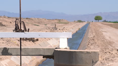 Bewässerungskanal-Im-Imperial-Valley,-Südkalifornien